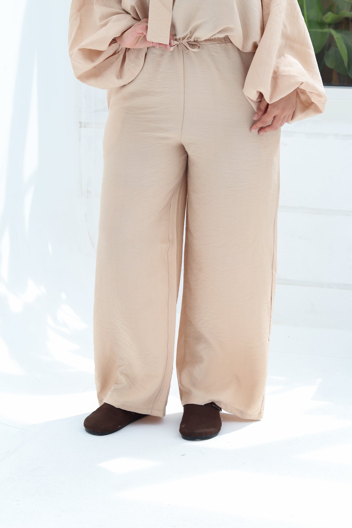 Airy Pants in Beige