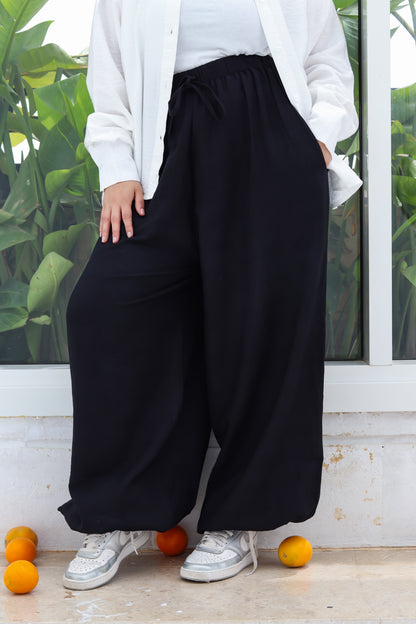 Balloon Pants in Black