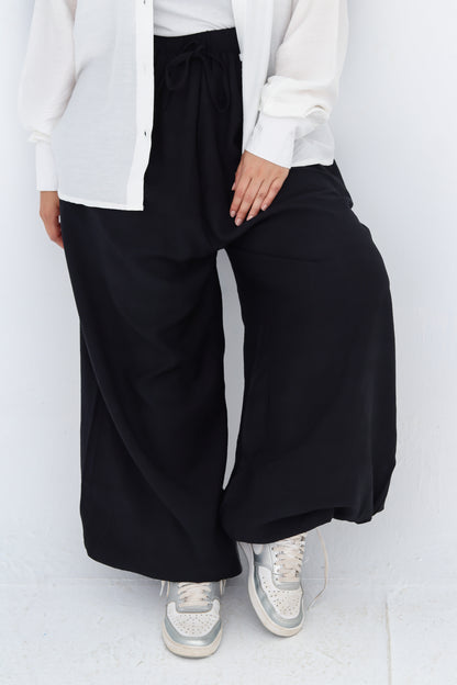 Balloon Pants in Black